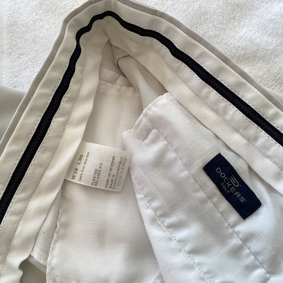 Mens Beige Dockers Golf Slacks Pants Trousers 38x30 - Picture 4 of 5